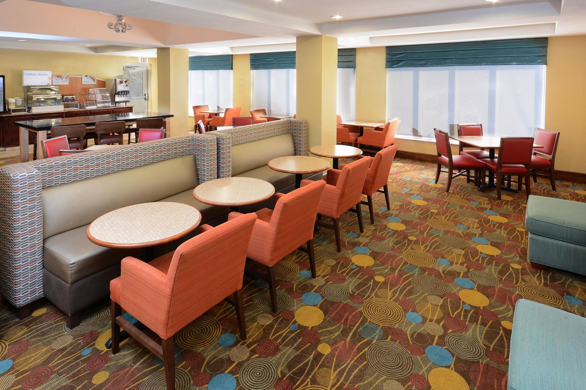 Holiday Inn Express Hotel & Suites Greensboro - Airport Area By Ihg Екстер'єр фото