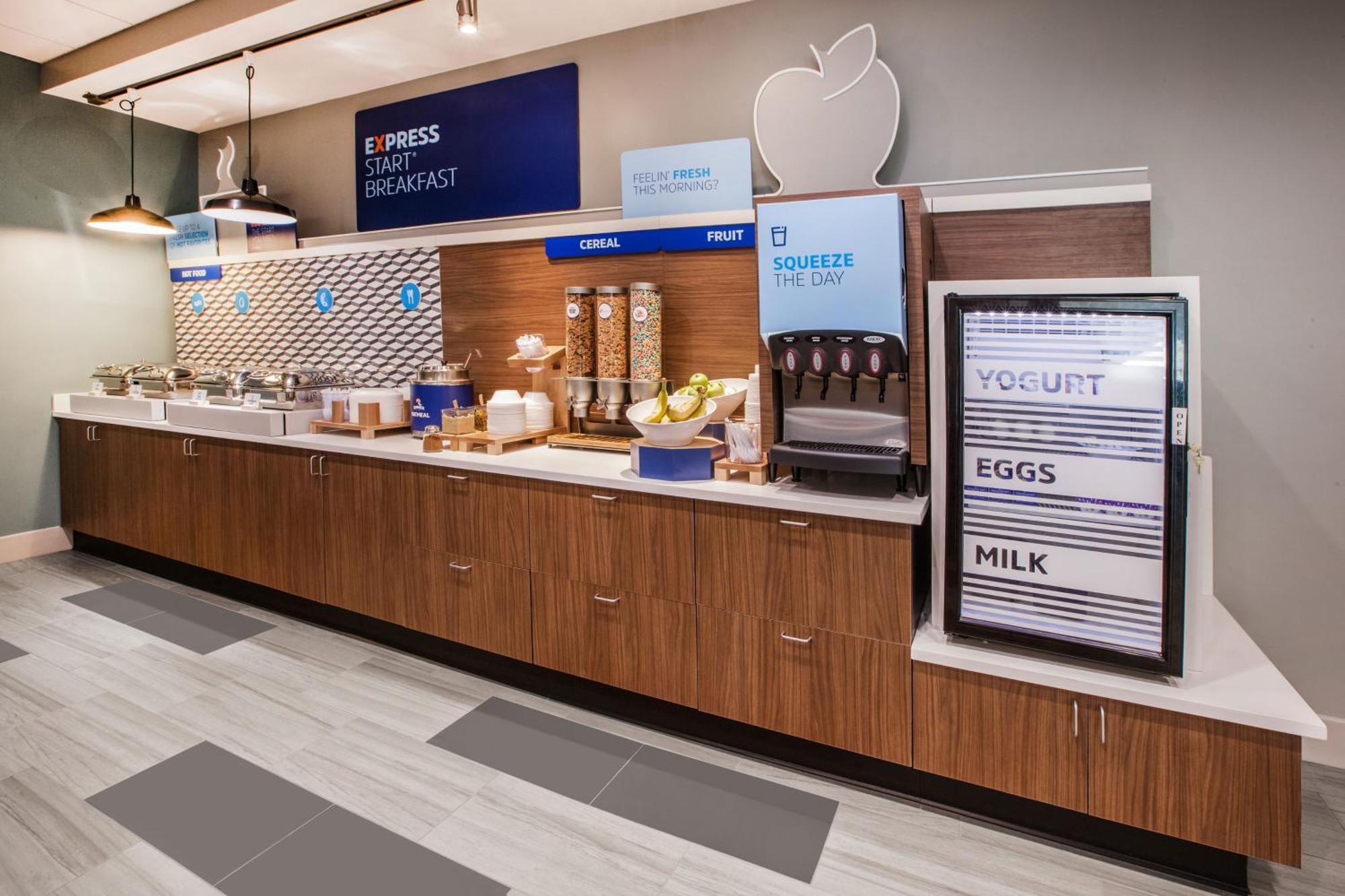 Holiday Inn Express Hotel & Suites Greensboro - Airport Area By Ihg Екстер'єр фото