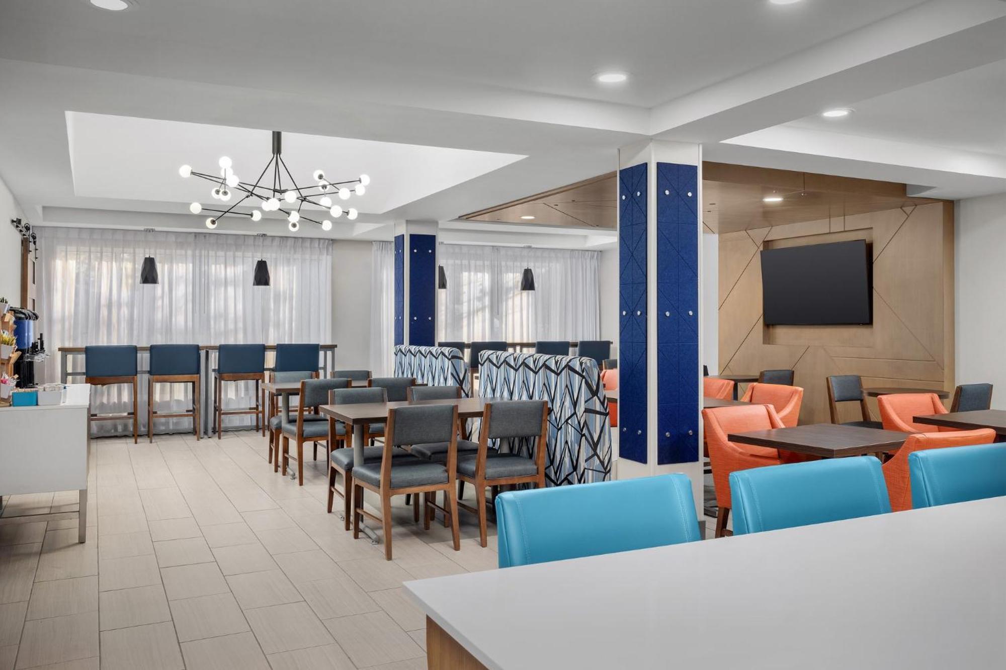 Holiday Inn Express Hotel & Suites Greensboro - Airport Area By Ihg Екстер'єр фото