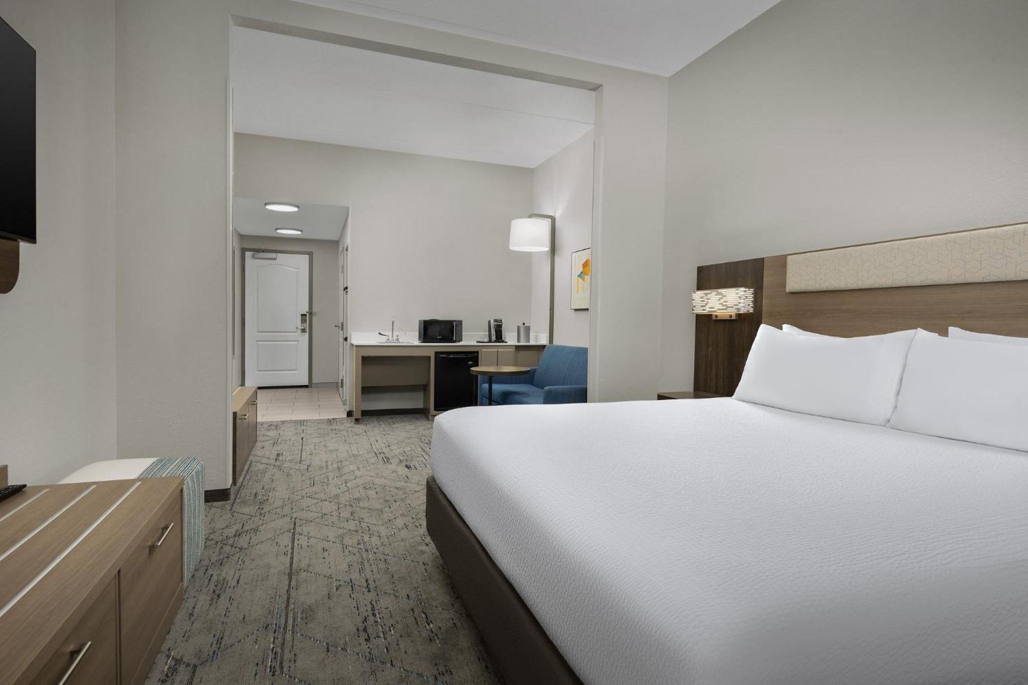 Holiday Inn Express Hotel & Suites Greensboro - Airport Area By Ihg Екстер'єр фото