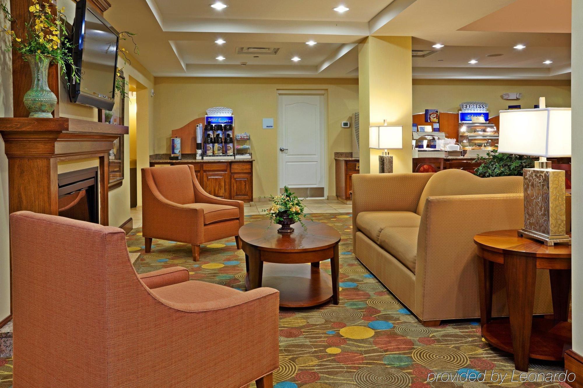 Holiday Inn Express Hotel & Suites Greensboro - Airport Area By Ihg Екстер'єр фото